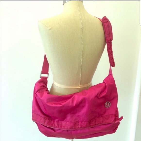 lululemon messenger bag